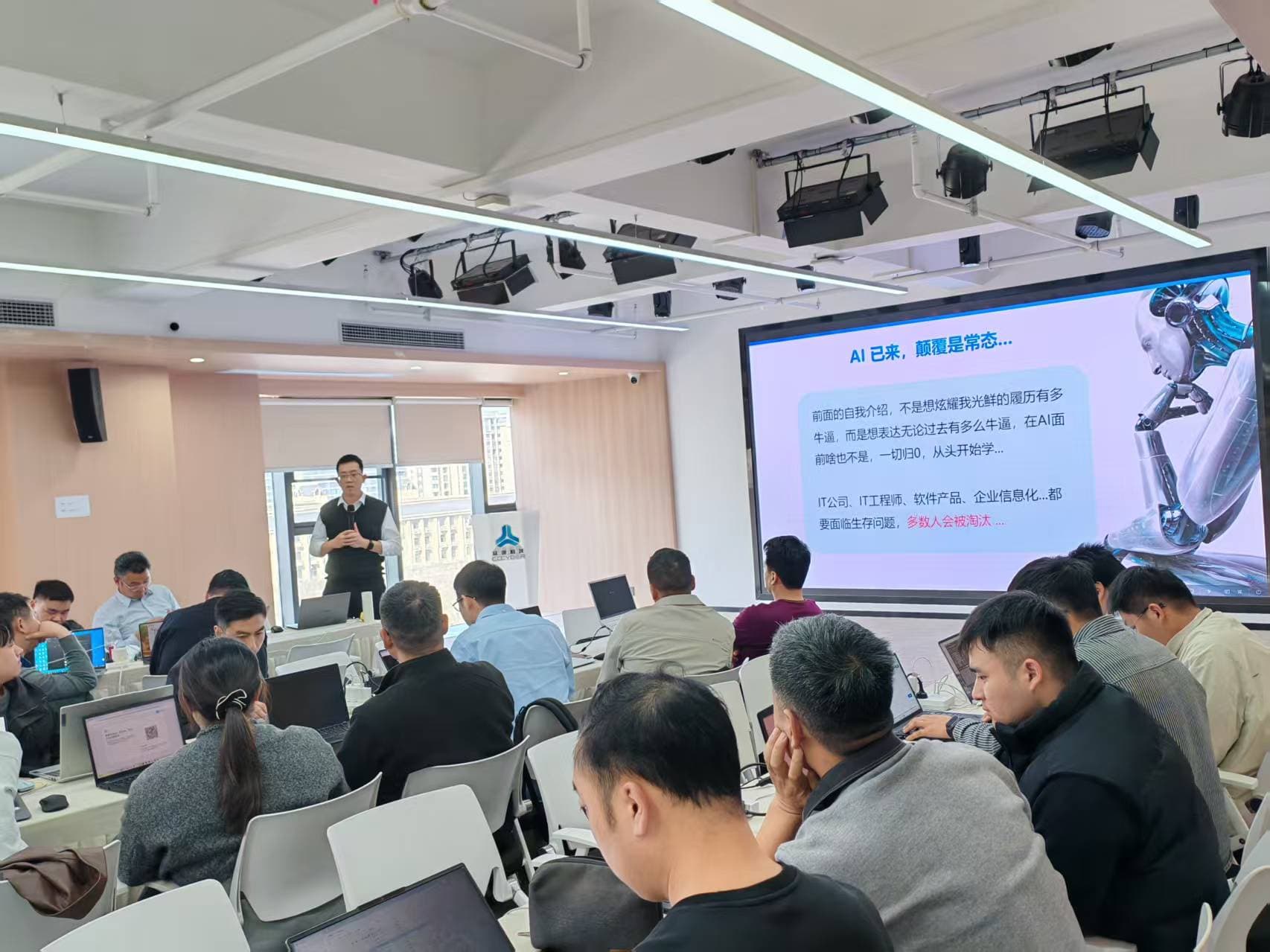 河南CIO社区AI编程培训成功举办